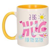 Cadeau koffie/thee mok voor zus - geel - big hug - keramiek - 300 ml - verjaardag