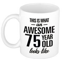 Awesome 75 year - verjaardag cadeau koffiemok - beker - wit - 300 ml