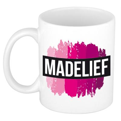 Madelief naam cadeau koffie mok - beker - met roze verfstrepen - Cadeau collega - moederdag
