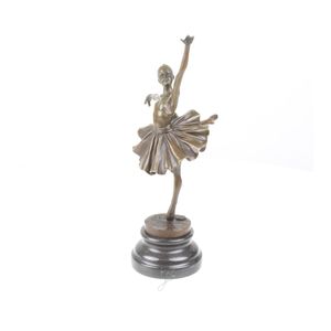 A BRONZE SCULPTURE OF A BALLERINA