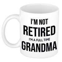 Im not retired im a full time grandma / oma pensioen mok / beker wit afscheidscadeau 300 ml - thumbnail