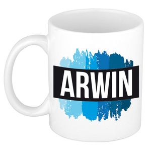 Naam cadeau mok / beker Arwin met blauwe verfstrepen 300 ml