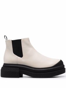 Stuart Weitzman bottines Charli à semelle épaisse - Tons neutres