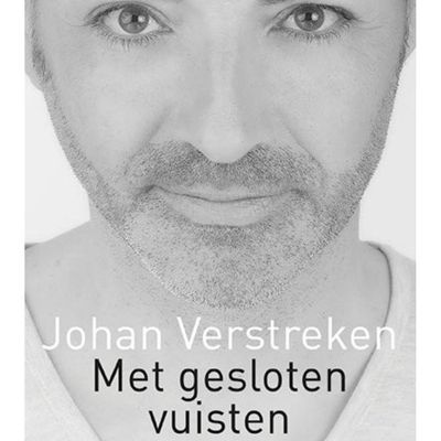 Met gesloten vuisten