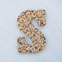 Chocoladeletter S Melk / Hazelnoot (225 gram)