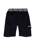 Versace Kids short cargo à taille Greca - Bleu