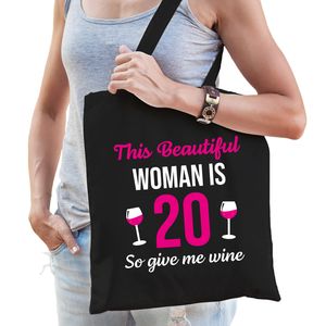 Verjaardag cadeau tas 20 jaar - this beautiful woman is 20 give wine zwart voor dames