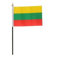 Litouwen - mini vlaggetje van 10 x 15 cm op stokje - Landen vlag - H27 cm