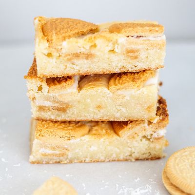 Blondie Kokos Oreo Brownie - 12 Brownies Per Post - Brievenbus Pakket - Box Brownies - Witte chocolade - Geschaafde kokos - Oreo golden koekjes - Cadeau