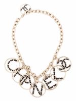 CHANEL Pre-Owned collier à breloques logo (2019) - Or