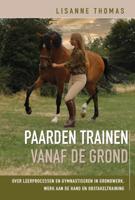 Paarden trainen vanaf de grond (Hardback)