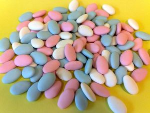 Chocolade Pastilles Wit Roze Blauw 200 Gram