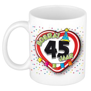 Verjaardag cadeau mok leeftijd 45 jaar - hartje verkeersbord - multi - keramiek - 300 ml   -