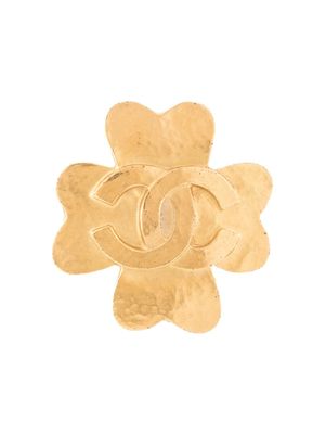 CHANEL Pre-Owned broche à logo - Or