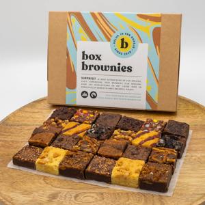 Box Brownies Mini's Box - 24 Brownies Per Post - Brievenbus Pakket - 12 smaken - Fair trade Belgische chocolade - Oreo - Blondie - Speculoos - Kokos