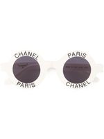 CHANEL Pre-Owned lunettes de soleil rondes à logo imprimé (années 1990) - Blanc - thumbnail