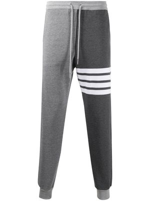 Thom Browne pantalon de jogging à détail 4 bandes signature - Gris