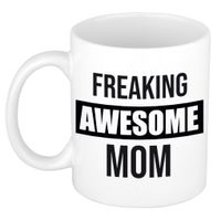 Moeder cadeau mok / beker freaking awesome mom   -