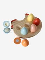 Kip met zijn eieren met vormen van FSCÂ®-hout hout