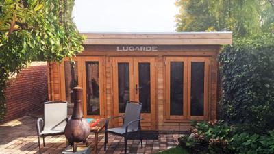 Lugarde B63 Blokhut 400x300 cm 44 mm vurenhout blank- Plat dak- Hout- Lugarde