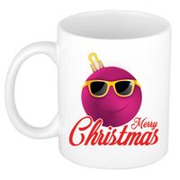 Kerstcadeau mok / beker Merry Christmas roze smiley kerstbal 300 ml   - - thumbnail