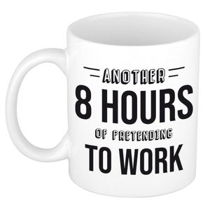 8 hours of pretending to work kado mok / beker wit en zwart - cadeau collega