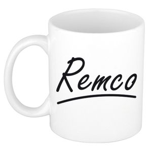 Naam cadeau mok / beker Remco met sierlijke letters 300 ml