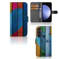 Samsung Galaxy S23 FE | Book Style Case | Wood Heart - Cadeau voor je Vriend Samsung Galaxy S23 FE | Book Style Case | Wood Heart - Cadeau voor je Vriend