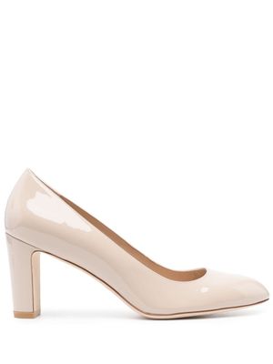 Stuart Weitzman escarpins Vida 75 mm en cuir à fini verni - Tons neutres