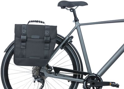Basil tour right fietstas 14l zwart