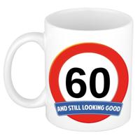 Koffie mok / cadeau beker - 60 jaar - verjaardag - still looking good - wit - stopbord