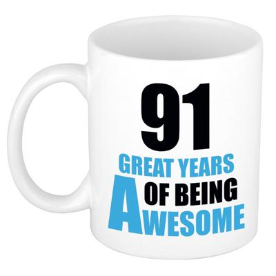 Verjaardag 91 jaar Koffiemok Cadeau - Great years of being awesome - wit/blauw