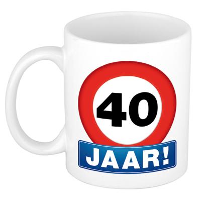 Verjaardag koffiemok - drink beker - thema 40 jaar - leeftijd verkeersbord - 300 ml - keramiek