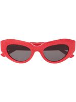 Balenciaga Eyewear lunettes de soleil à monture papillon - Rouge - thumbnail