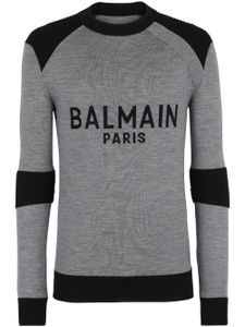 Balmain pull en maille fine à logo en jacquard - Gris