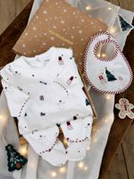 Kerstcadeauset voor baby fluwelen pyjamapakje + slabbetje ecru