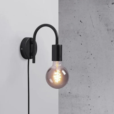 Kleine zwarte wandlamp met E27 fitting en schakelaar &apos;Nordlux Paco&apos;