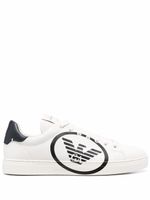 Emporio Armani baskets à logo imprimé - Blanc