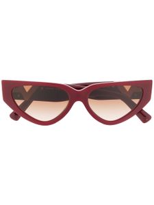 VALENTINO GARAVANI EYEWEAR lunettes de soleil rayées Rockstud à monture papillon - Rouge