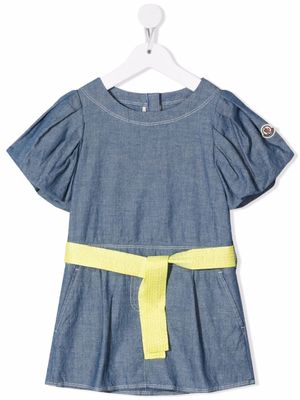 Moncler Enfant robe en chambray à taille nouée - Bleu