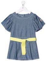 Moncler Enfant robe en chambray à taille nouée - Bleu