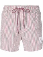 Thom Browne short de bain en seersucker à patch logo - Rouge - thumbnail