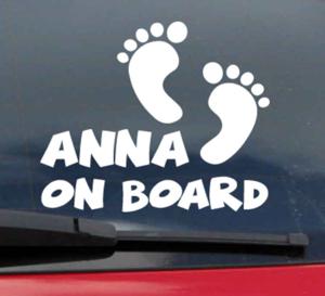 Autosticker baby aan boord ontwerp met babyvoetafdruk