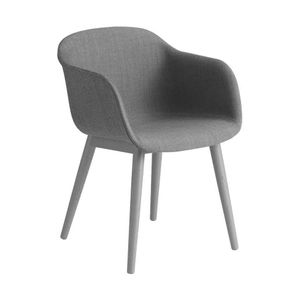 Muuto Fiber eetkamerstoel met armleuning hout gestoffeerd grey