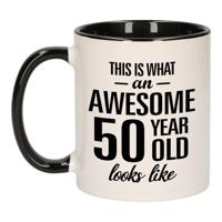Cadeau Awesome 50 years old - koffiemok - beker - zwart met wit - 300 ml - keramiek - Sarah - cadeau
