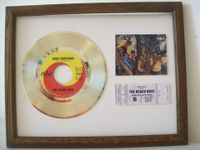 Gouden plaat Single Beach Boys  - Good Vibrations (Bruin houten lijst)