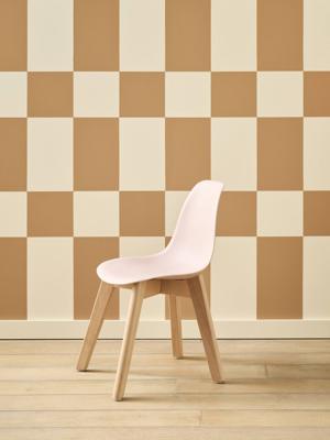 Stoel voor de kleuterschool in Scandinavisch design rozen