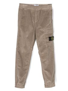 Stone Island Junior pantalon en velours côtelé à patch logo - Tons neutres