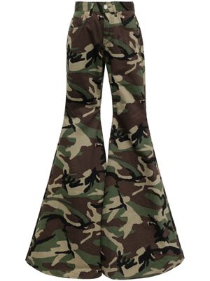 VETEMENTS pantalon évasé à imprimé camouflage - Vert