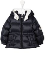 Moncler Enfant veste matelassée à patch logo - Bleu - thumbnail